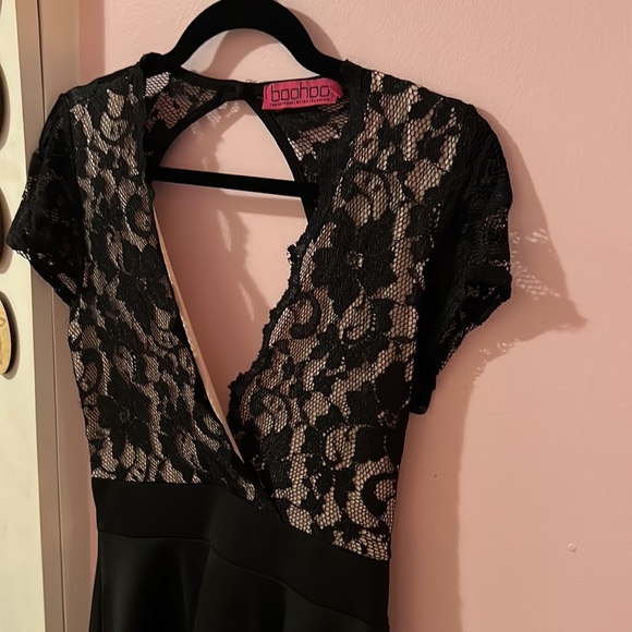 Lace top boohoo size 4 skater dress with keyhole back - Picture 2 of 4